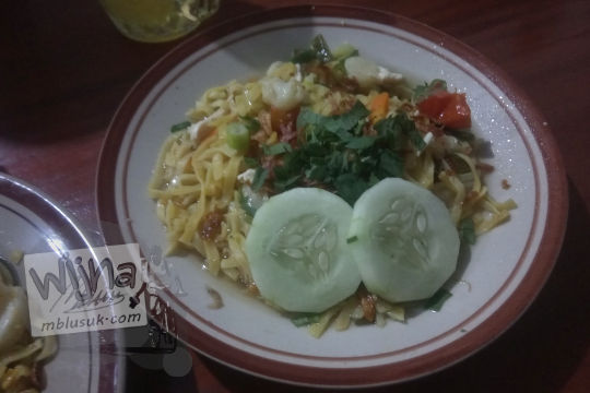 tampilan sajian bakmi jawa rebus godog di warung bakmi jawa bu sahid di bojong panjatan kulon progo